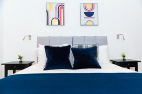 Absolute Stays at The Ziggurat - St Albans-High Street- Near Luton Airport - St Albans Abbey Train station -Close to London- Harry Potter World - The Odyssey Cinema-Contractors -London Road-Business-L